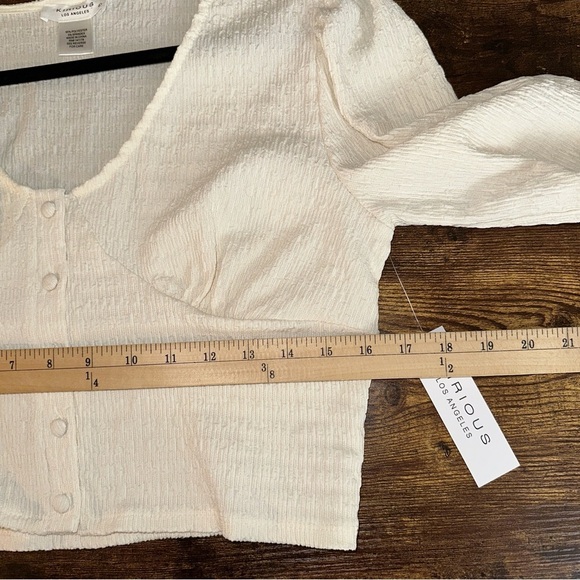 Kirious Los Angeles Top Womens Large Cream Textured Knit LS Crop Top Blouse NEW - Picture 8 of 10
